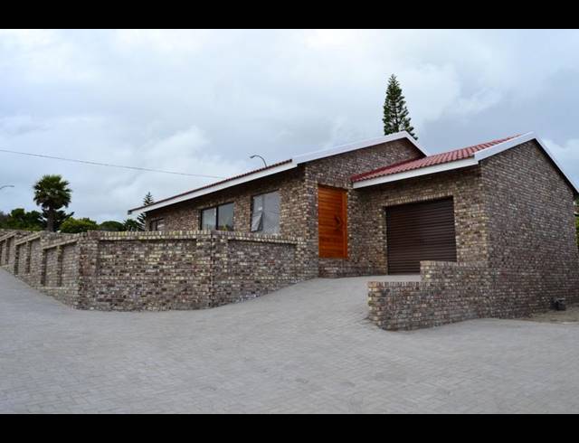 3 BEDROOM TOWNHOUSE FOR SALE IN DANA BAY
